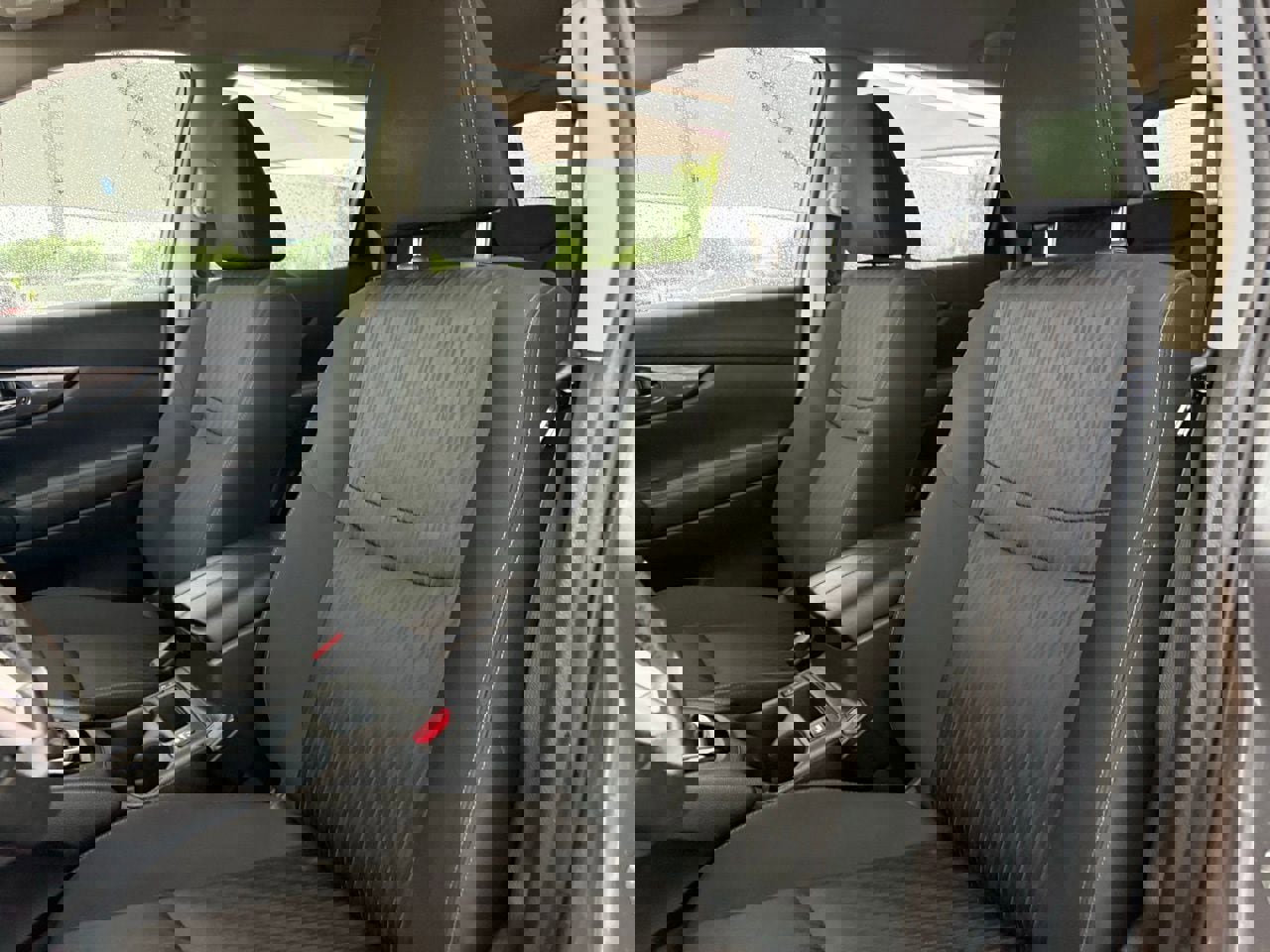 Used 2018 Nissan Rogue SV FWD image 11