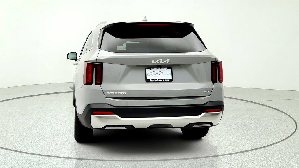 Used 2025 Kia Sorento S AWD/4WD image 6