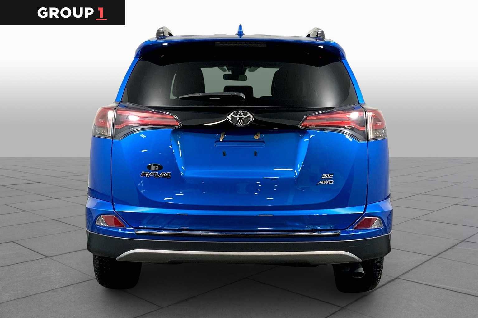 Used 2017 Toyota RAV4 SE image 4