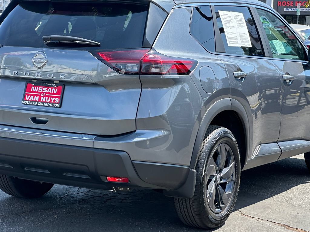 Used 2026 Nissan Rogue SV FWD image 8