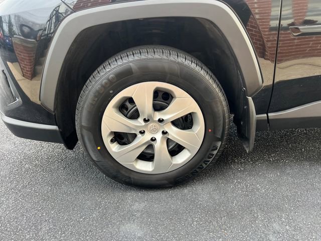 Used 2021 Toyota RAV4 LE image 10