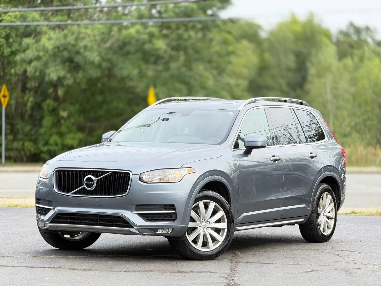 Used 2016 Volvo XC90 T6 Momentum AWD/4WD image 2