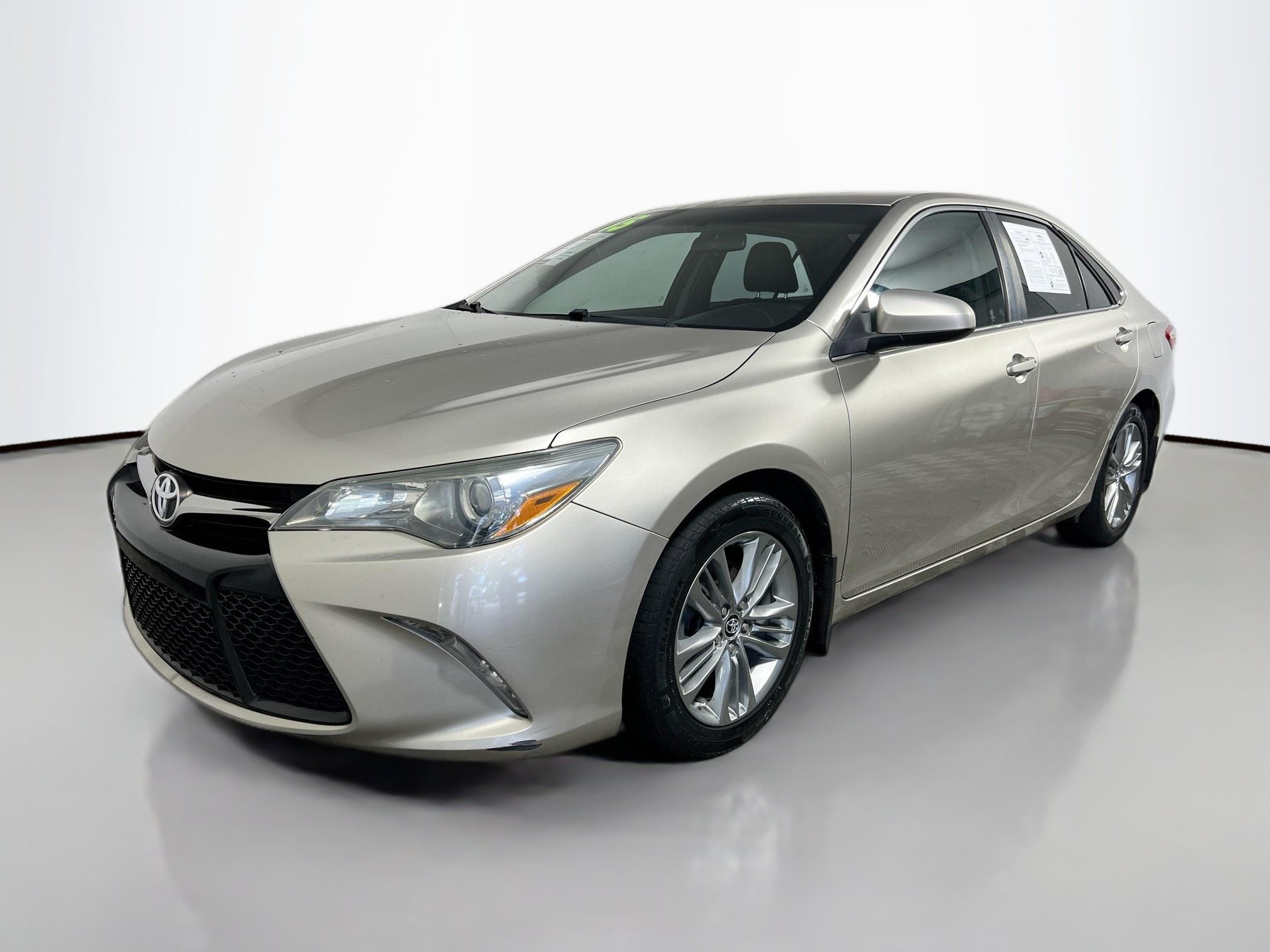 Used 2015 Toyota Camry SE FWD image 10