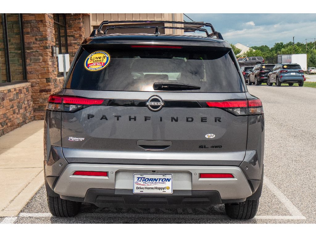 Used 2023 Nissan Pathfinder SL w/ Black Appearance Package AWD/4WD image 4