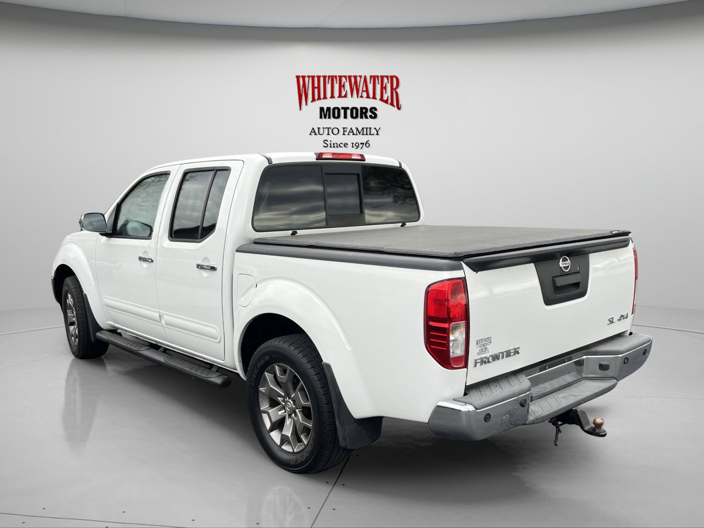 Used 2015 Nissan Frontier SL AWD/4WD image 3