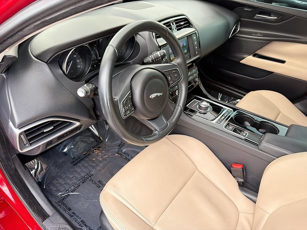 Used 2017 Jaguar XE Premium RWD image 25