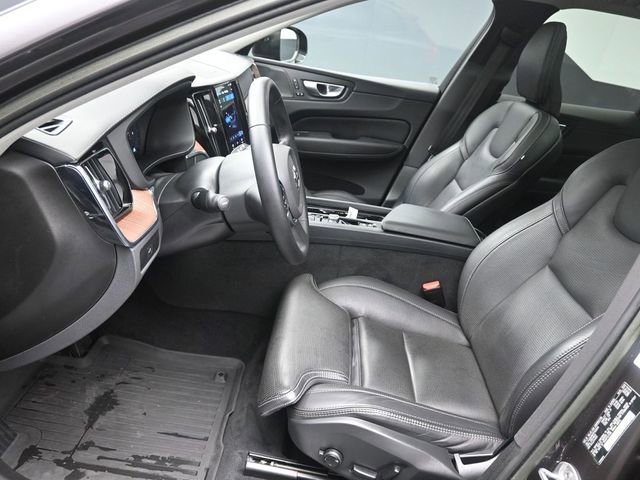 Used 2023 Volvo XC60 B6 Ultimate w/ Protection Package Premier image 18