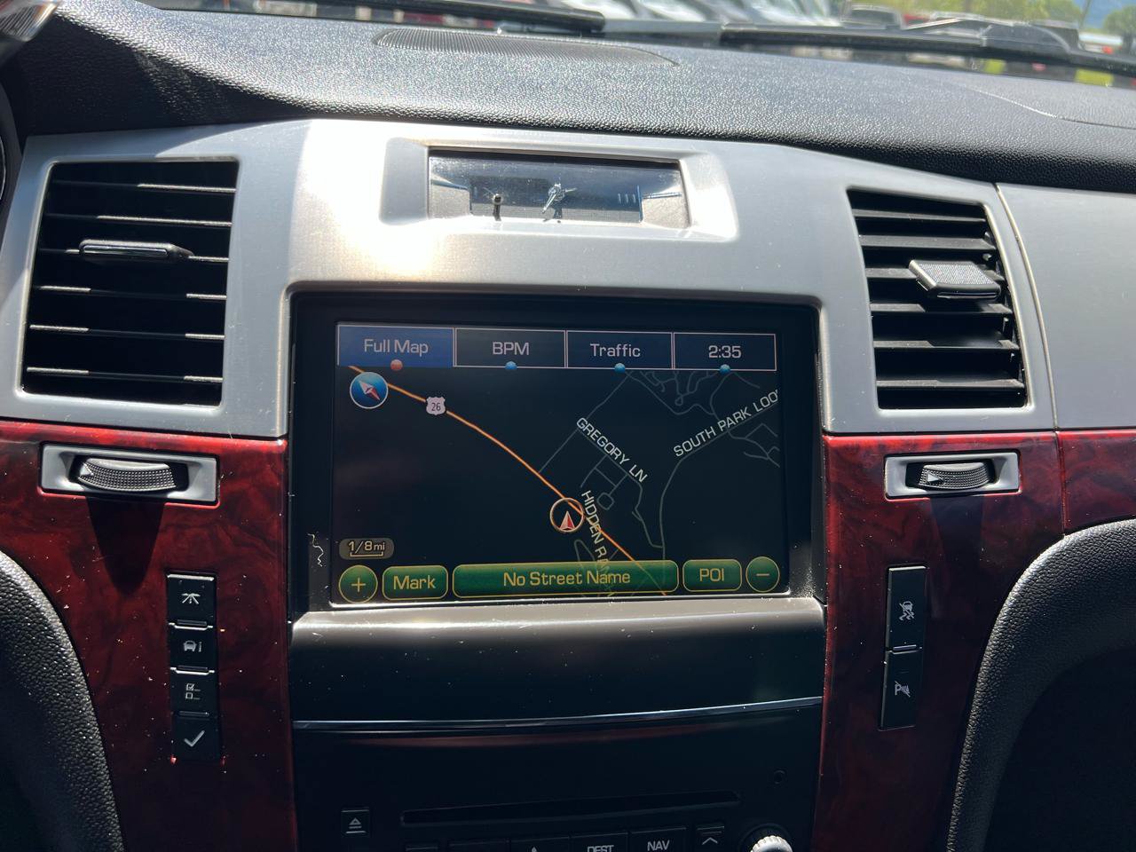 Used 2011 Cadillac Escalade Luxury AWD/4WD image 24