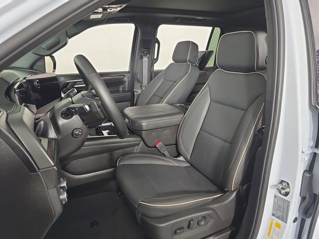 Used 2026 Chevrolet Suburban Premier AWD/4WD image 18