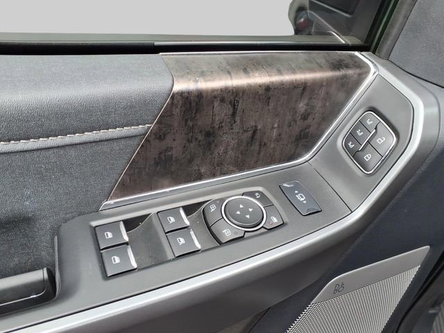 Used 2025 Ford F250 Lariat w/ Black Appearance Package AWD/4WD image 12
