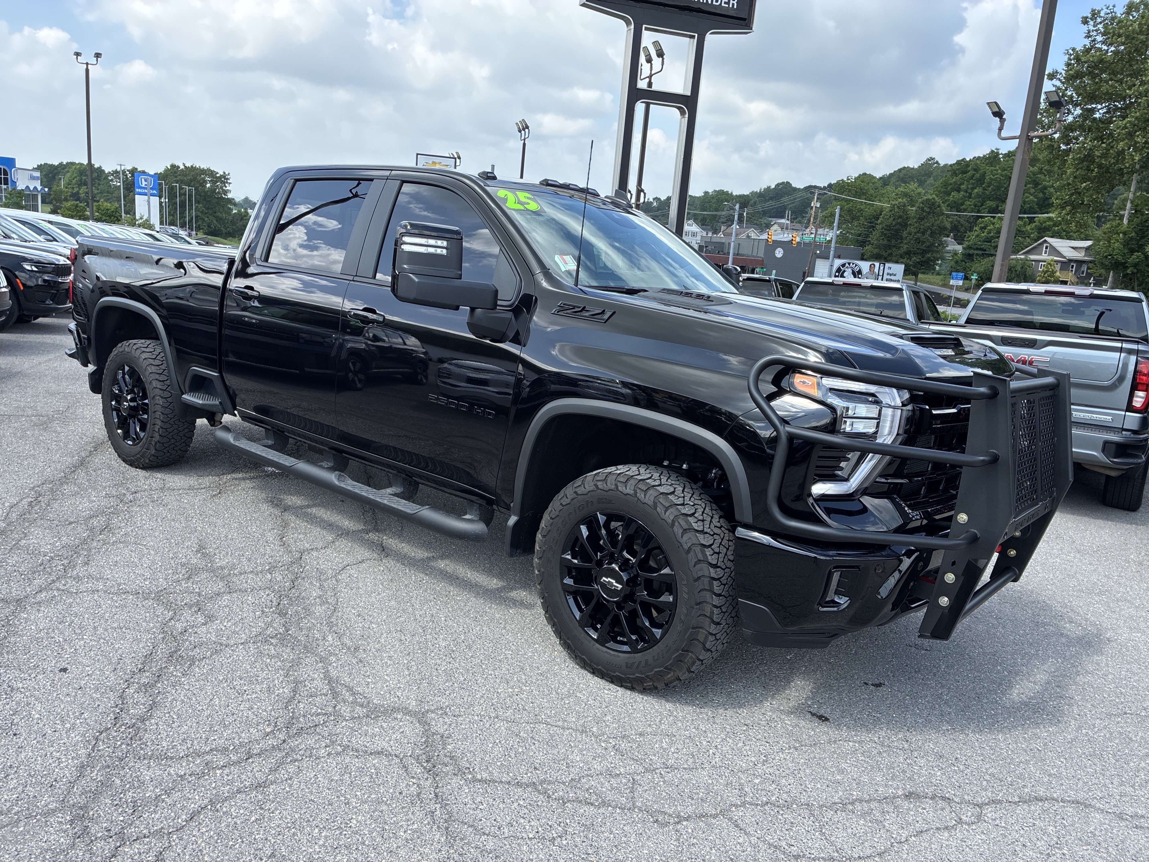 Used 2025 Chevrolet Silverado 2500 LT w/ Trail Boss Package AWD/4WD image 1