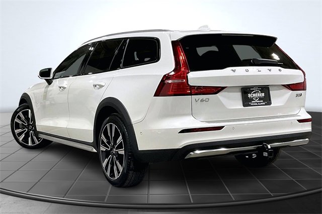 Certified 2024 Volvo V60 B5 Cross Country Ultimate w/ Protection Package Premier image 14