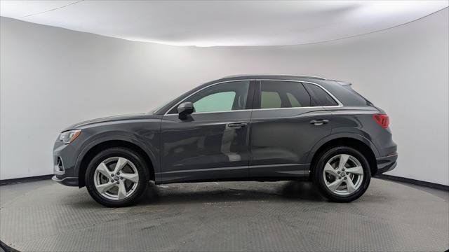 Used 2020 Audi Q3 2.0T Premium w/ Convenience Package AWD/4WD image 3