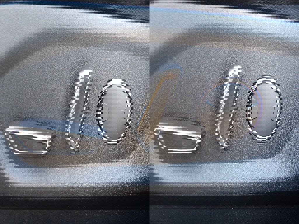 Used 2018 Ford Edge SEL image 12