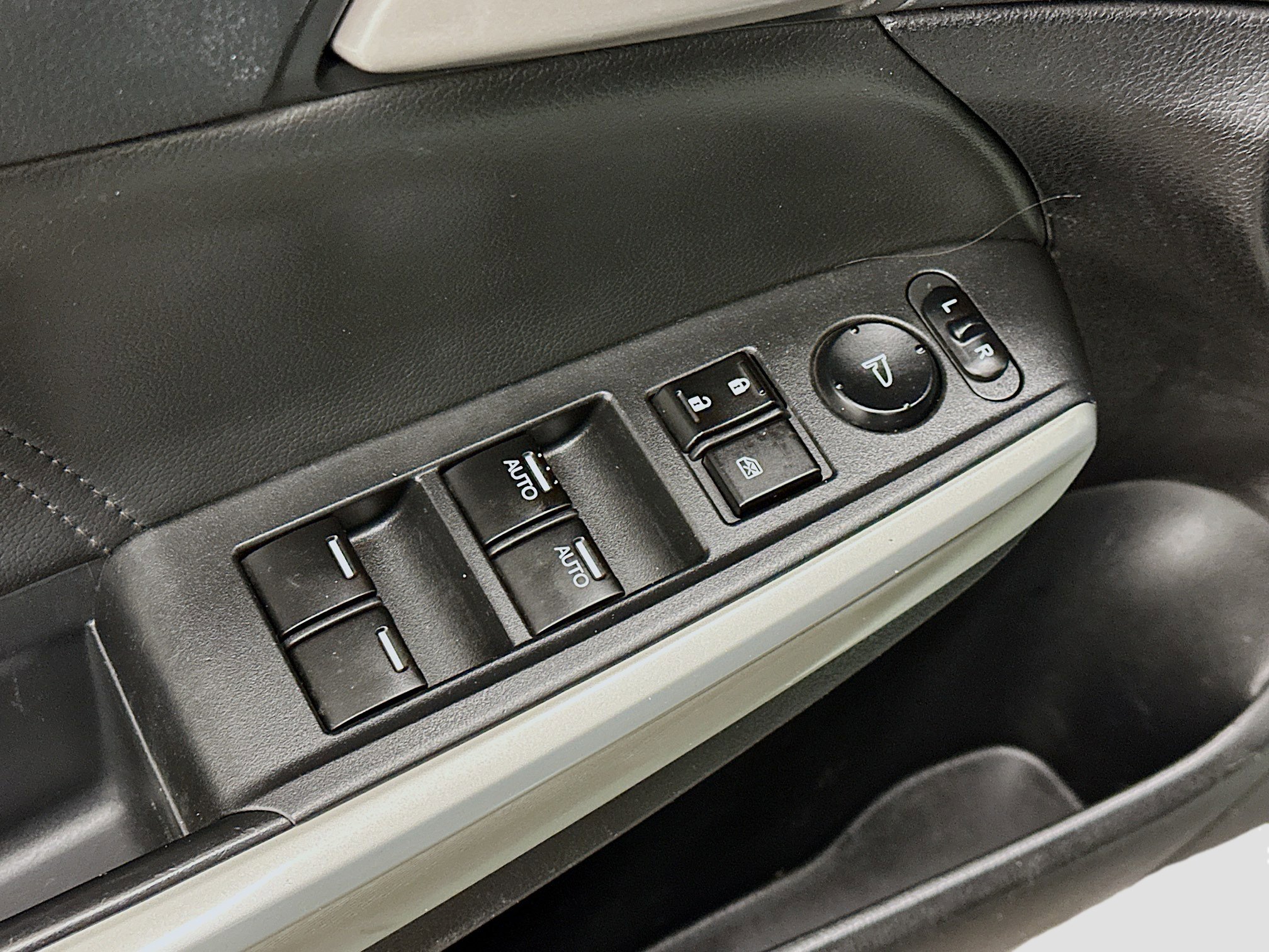 Used 2010 Honda Accord EX-L image 15