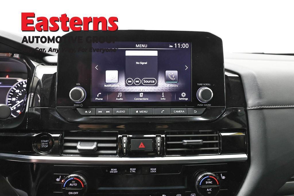 Used 2025 Nissan Pathfinder SV FWD image 12