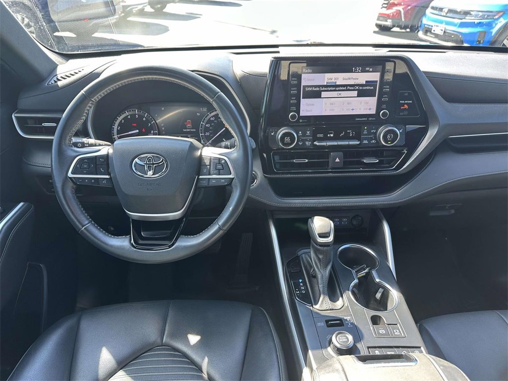 Used 2022 Toyota Highlander XSE image 11