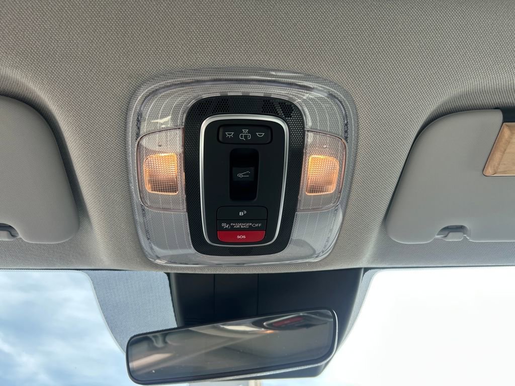 Used 2025 Hyundai Elantra Limited image 20