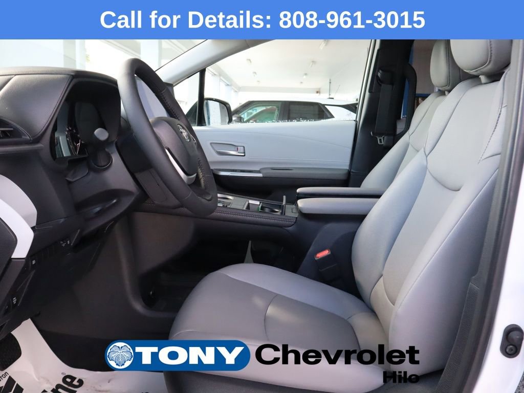 Used 2026 Toyota Sienna XLE image 9