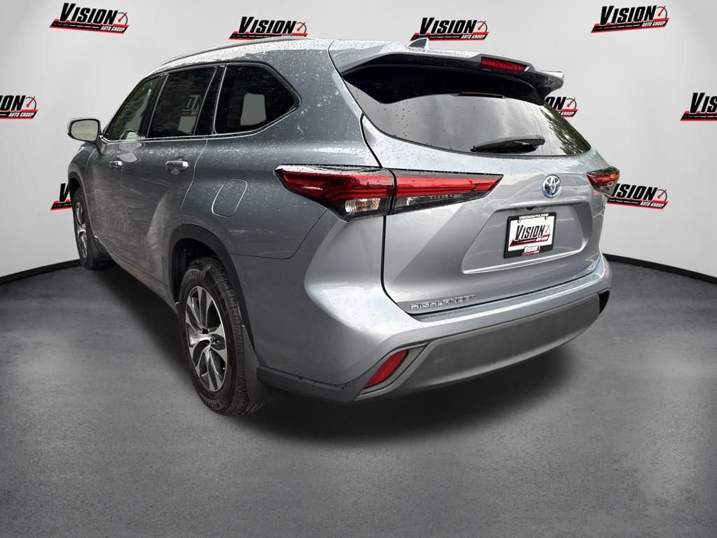 Used 2022 Toyota Highlander XLE AWD/4WD image 7