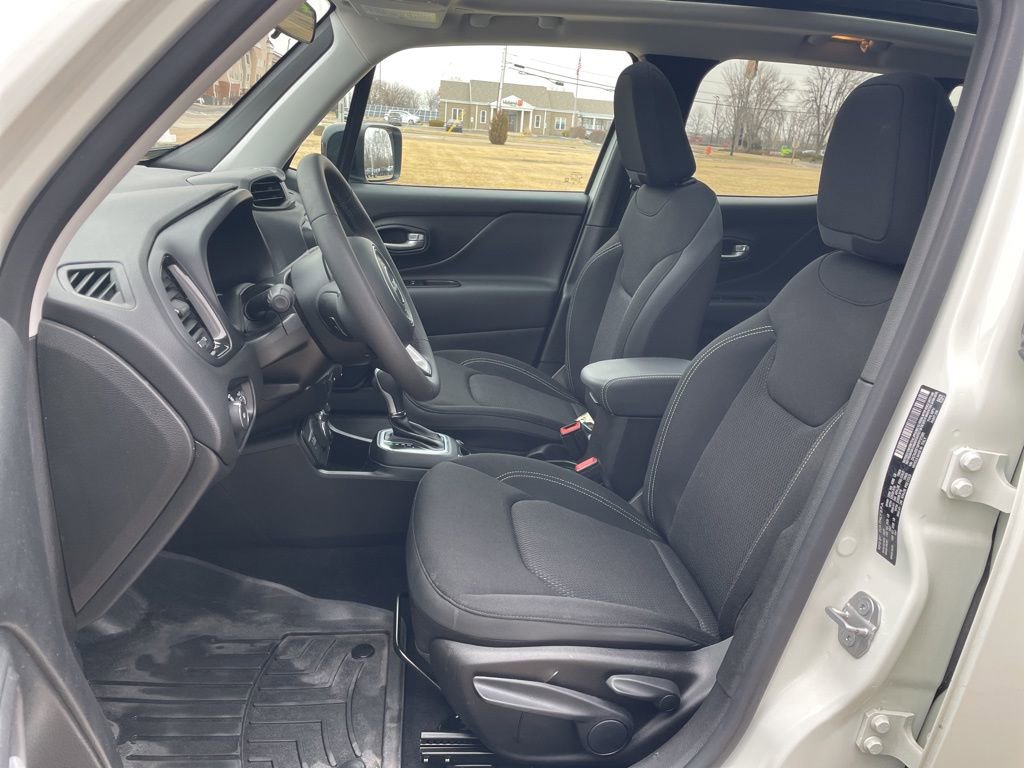 Used 2023 Jeep Renegade Altitude w/ Sun/Sound Group AWD/4WD image 8