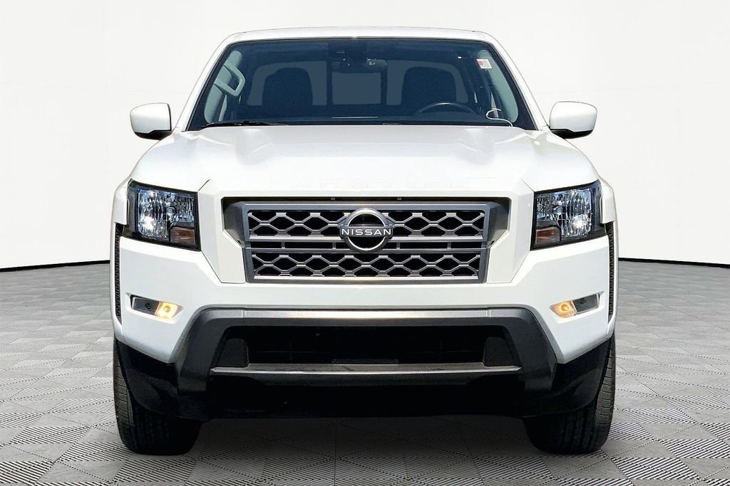 Used 2022 Nissan Frontier SV RWD image 2