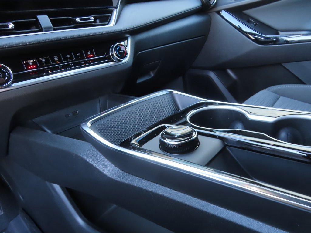 New 2026 Chevrolet Equinox LT w/ LPO, Floor Liner Package image 6