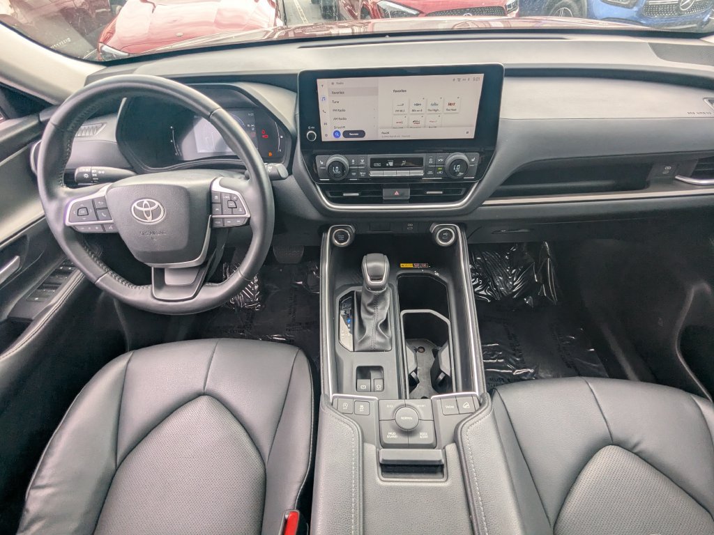 Used 2024 Toyota Grand Highlander AWD image 2