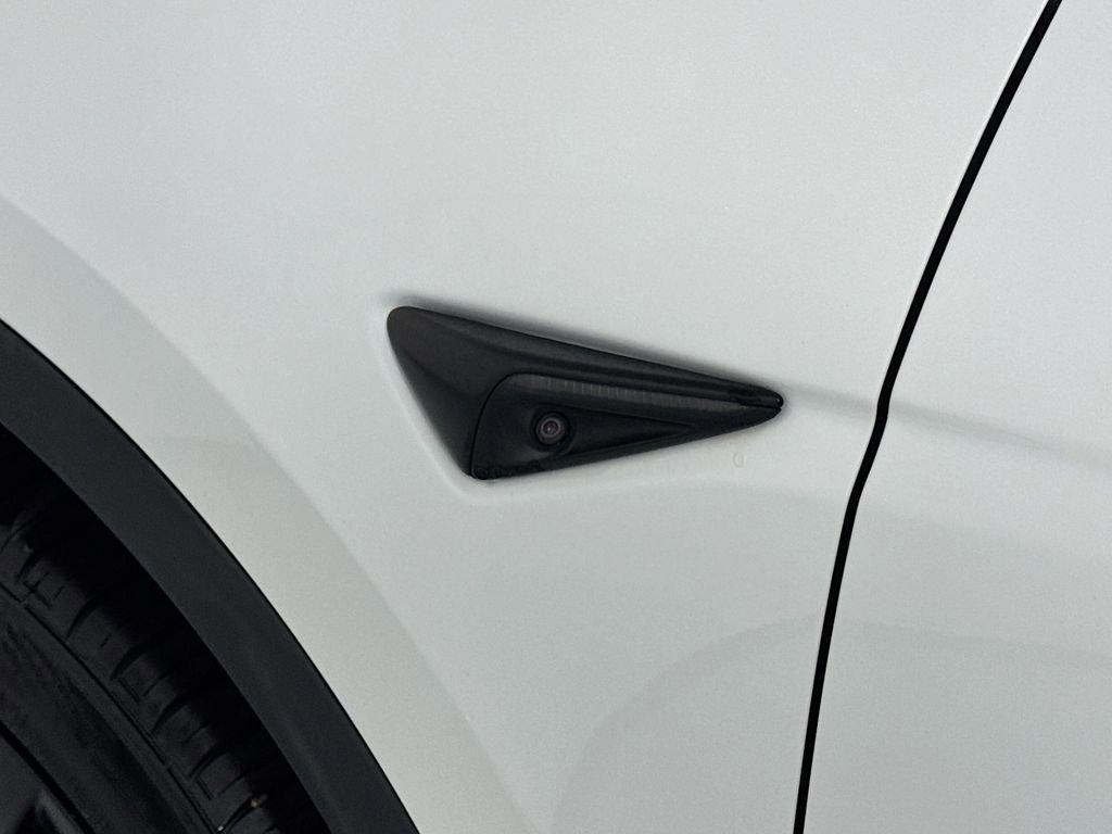 Used 2021 Tesla Model Y 2WD image 9