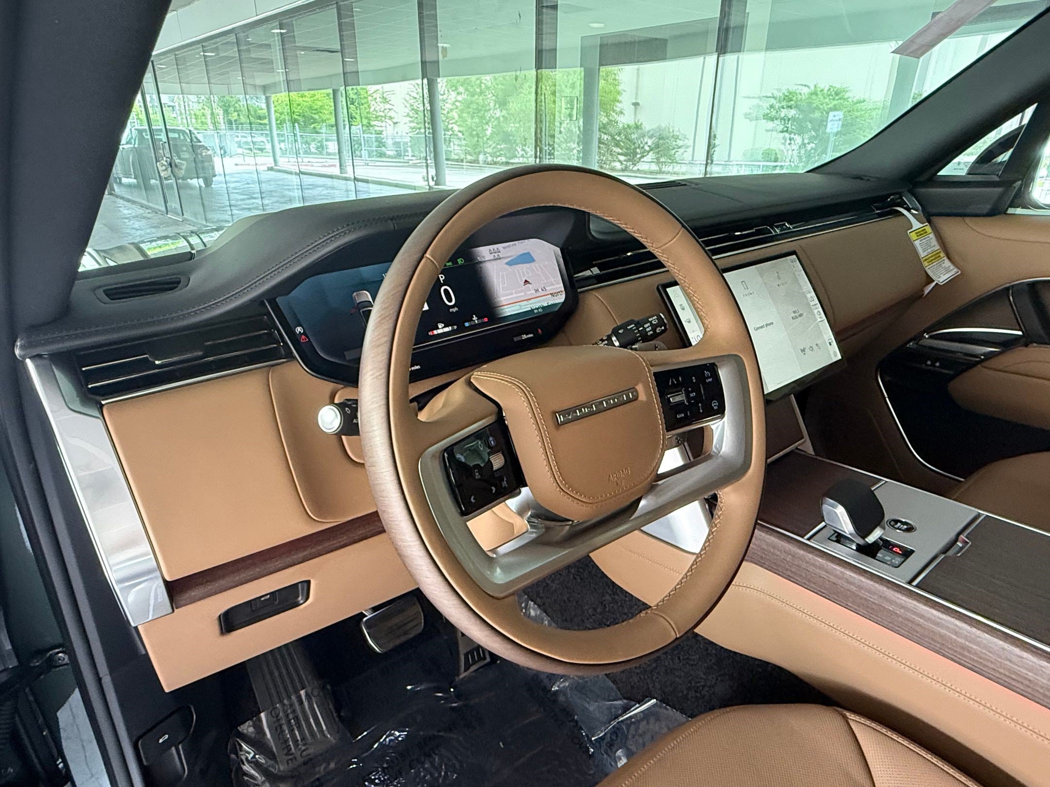 New 2026 Land Rover Range Rover Long Wheelbase SE AWD/4WD image 4