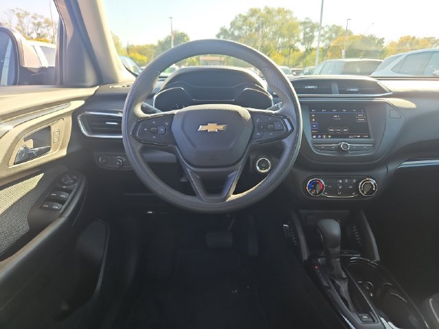 Used 2023 Chevrolet TrailBlazer LT FWD image 14