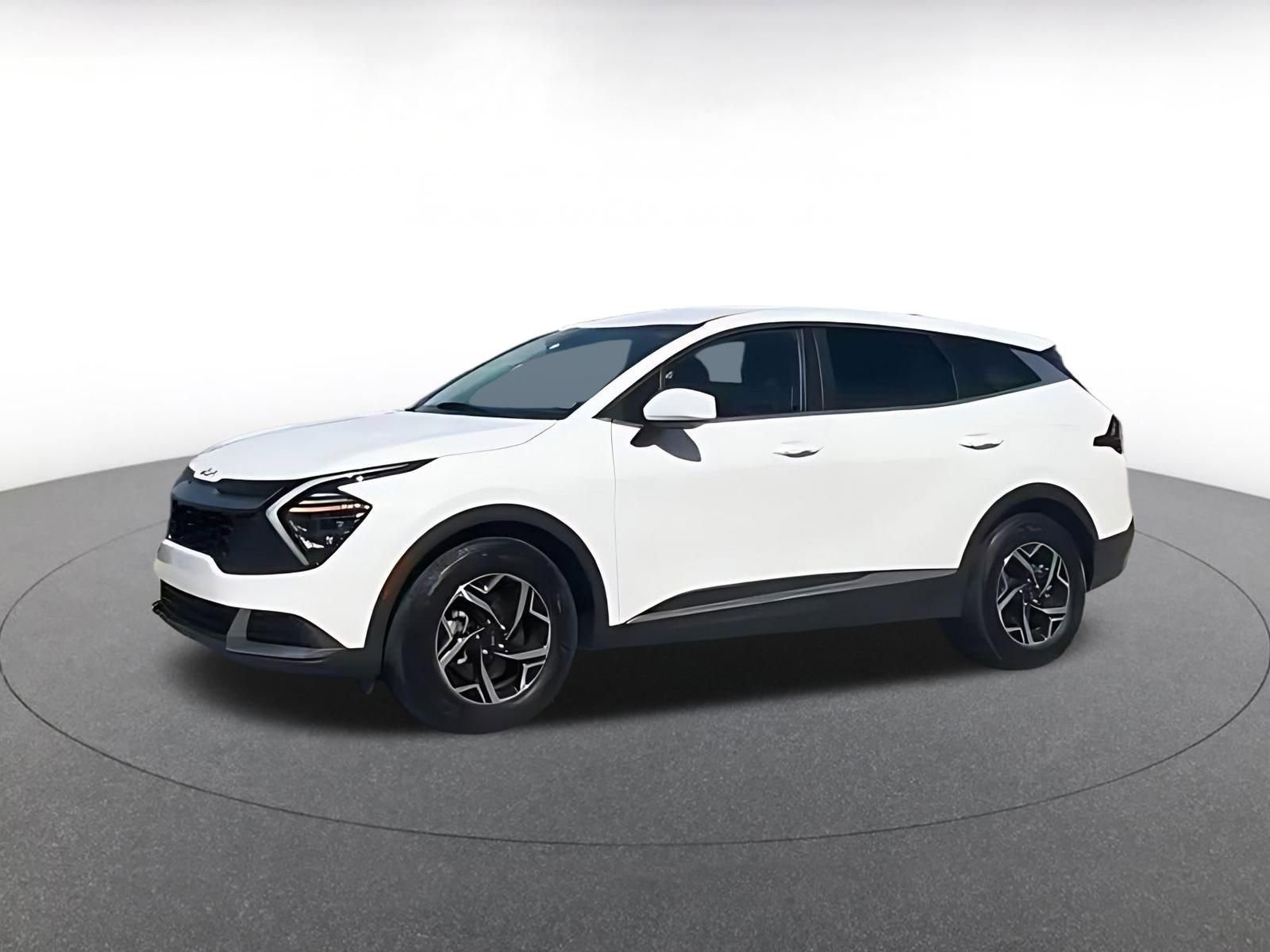 Used 2025 Kia Sportage LX image 9