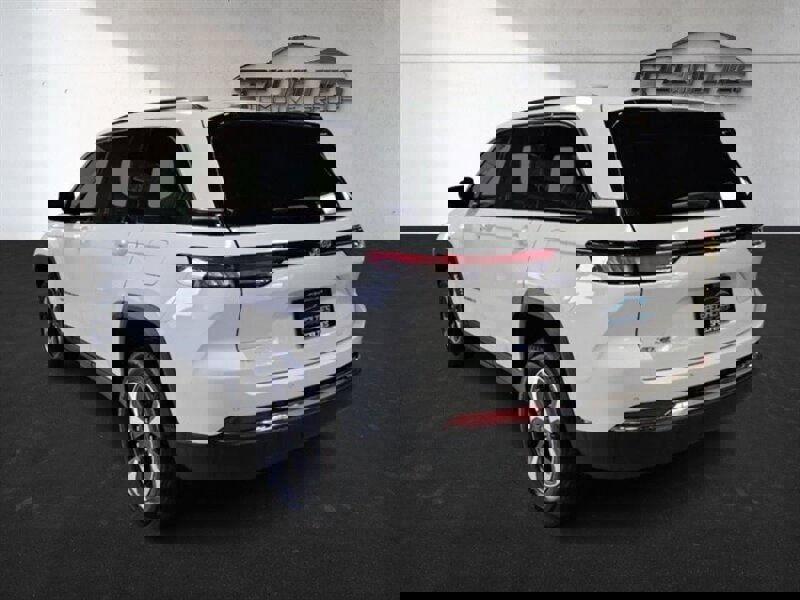 Used 2024 Jeep Grand Cherokee Limited 4xe image 8