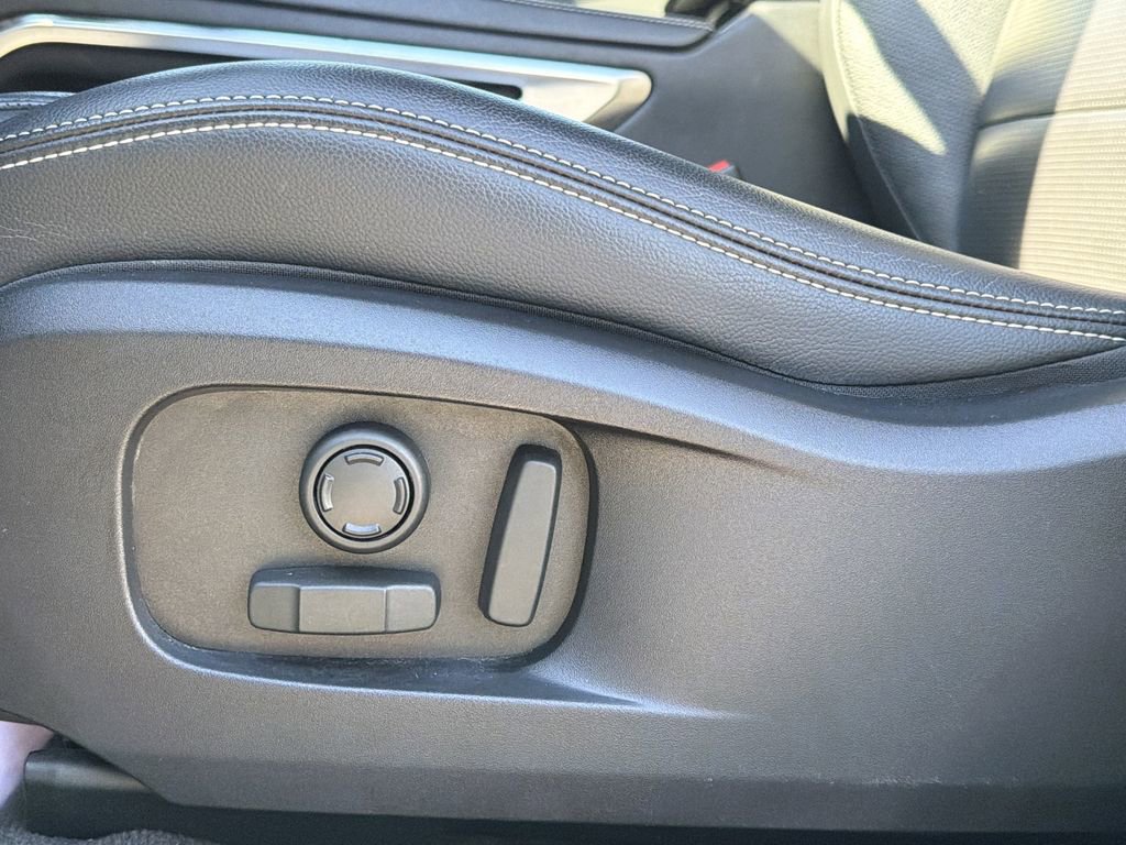 Used 2025 Jaguar F-PACE R-Dynamic S image 24