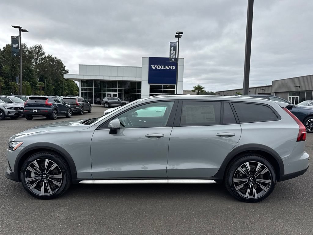 New 2026 Volvo V60 B5 Cross Country Ultra w/ Climate Package AWD/4WD image 2