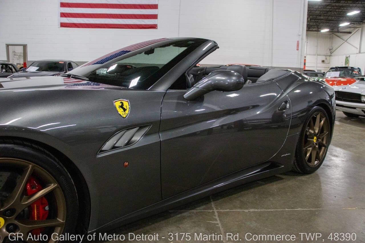 Used 2010 Ferrari California RWD image 22