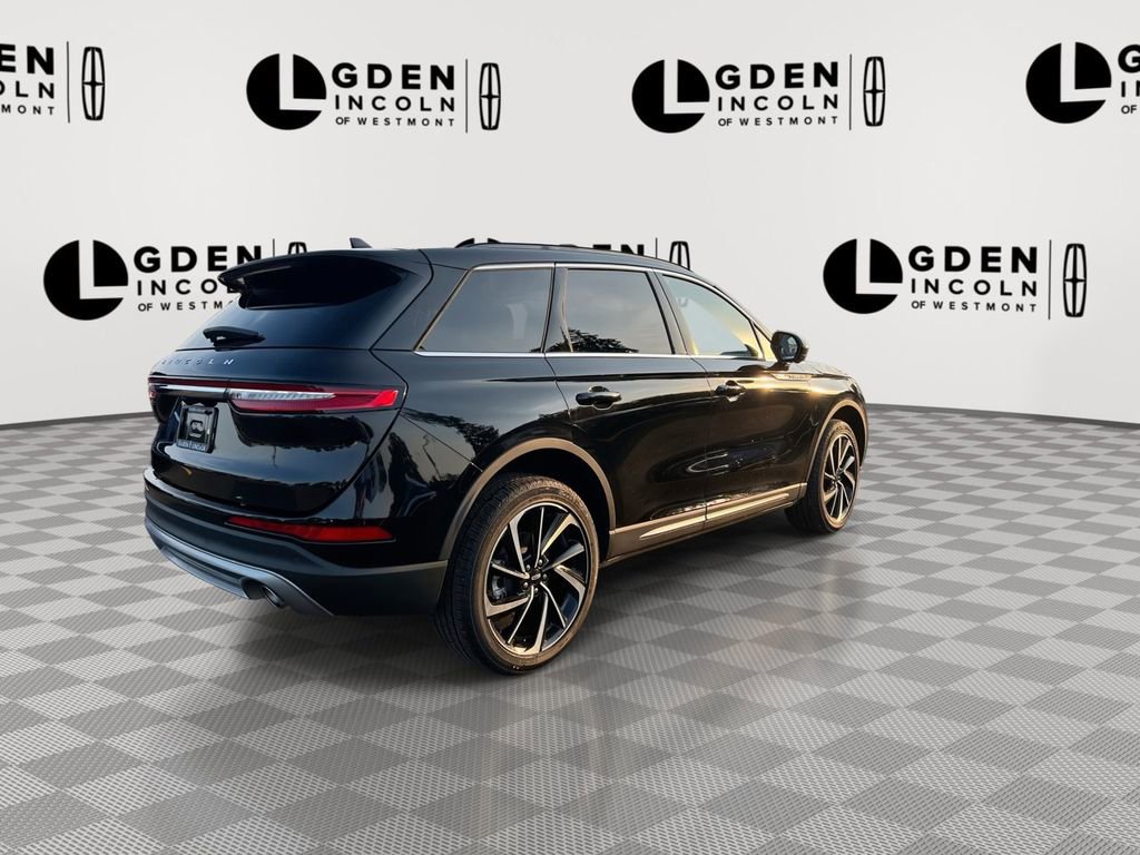 Used 2025 Lincoln Corsair Reserve w/ Equipment Group 202A image 8