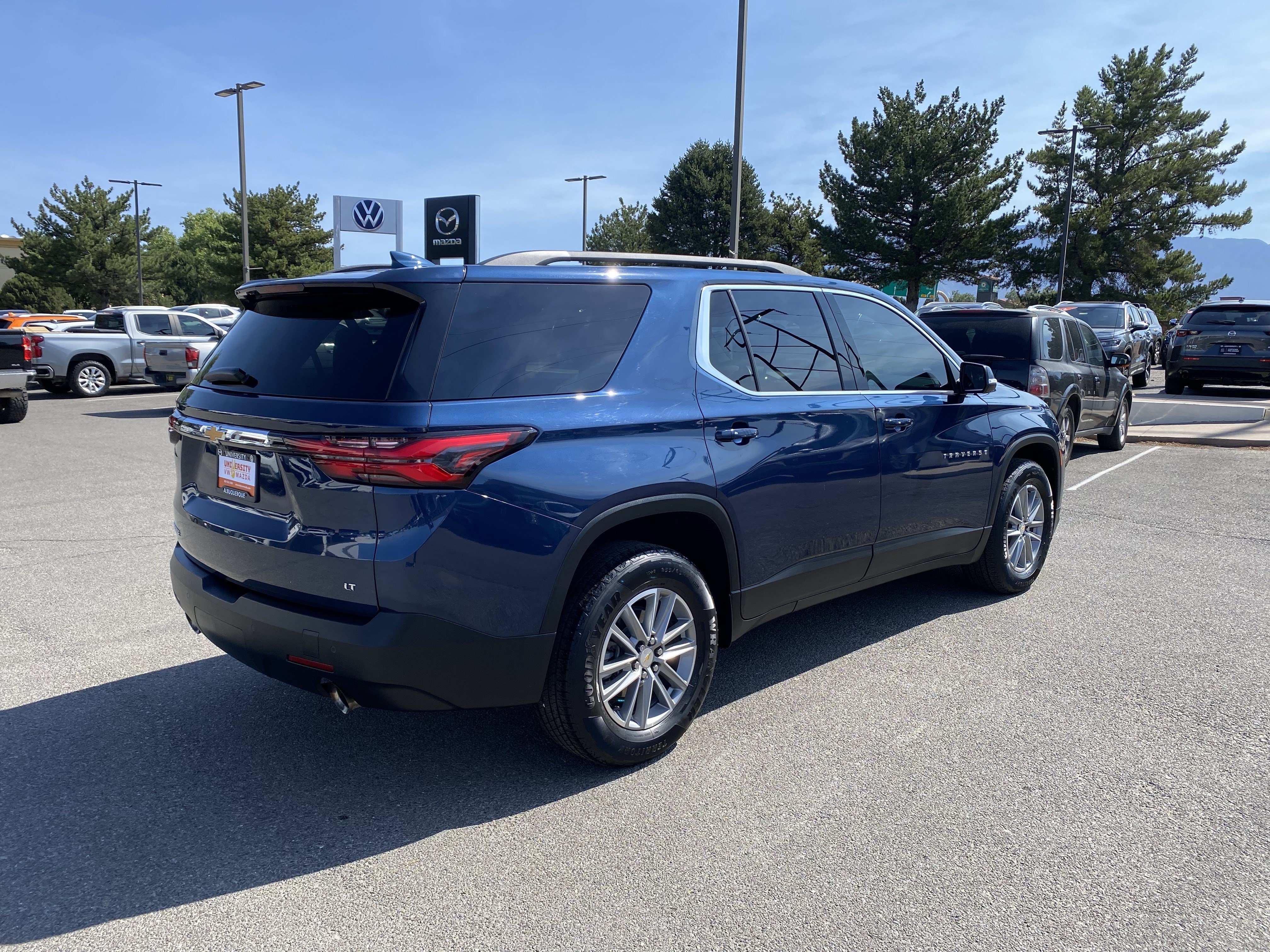 Used 2022 Chevrolet Traverse LT FWD image 57
