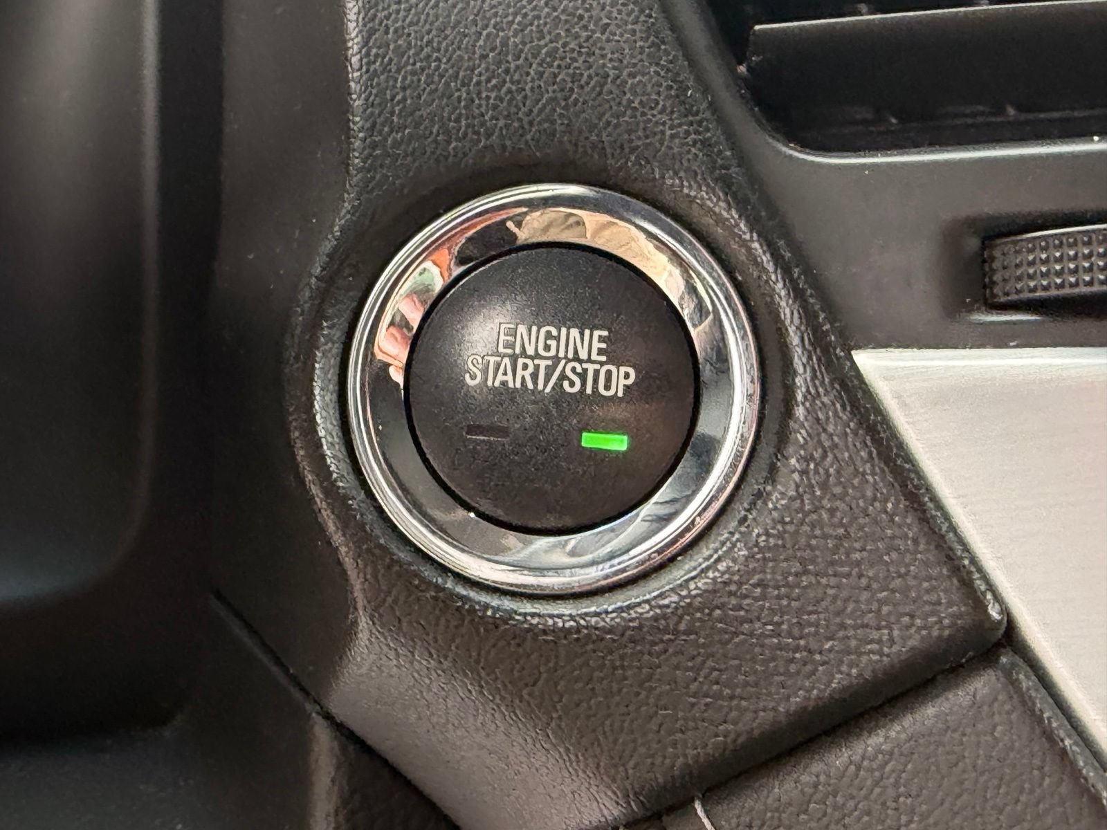 Used 2017 GMC Yukon XL SLT AWD/4WD image 23