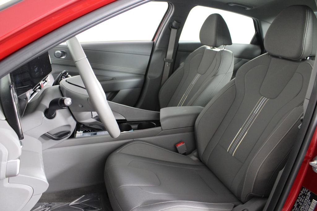 Certified 2025 Hyundai Elantra SEL FWD image 19