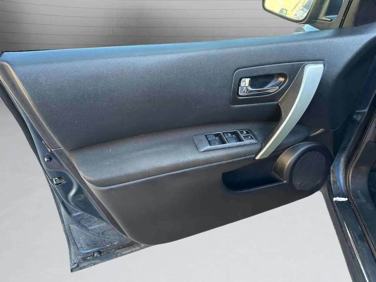 Used 2015 Nissan Rogue S w/ Convenience Package image 32