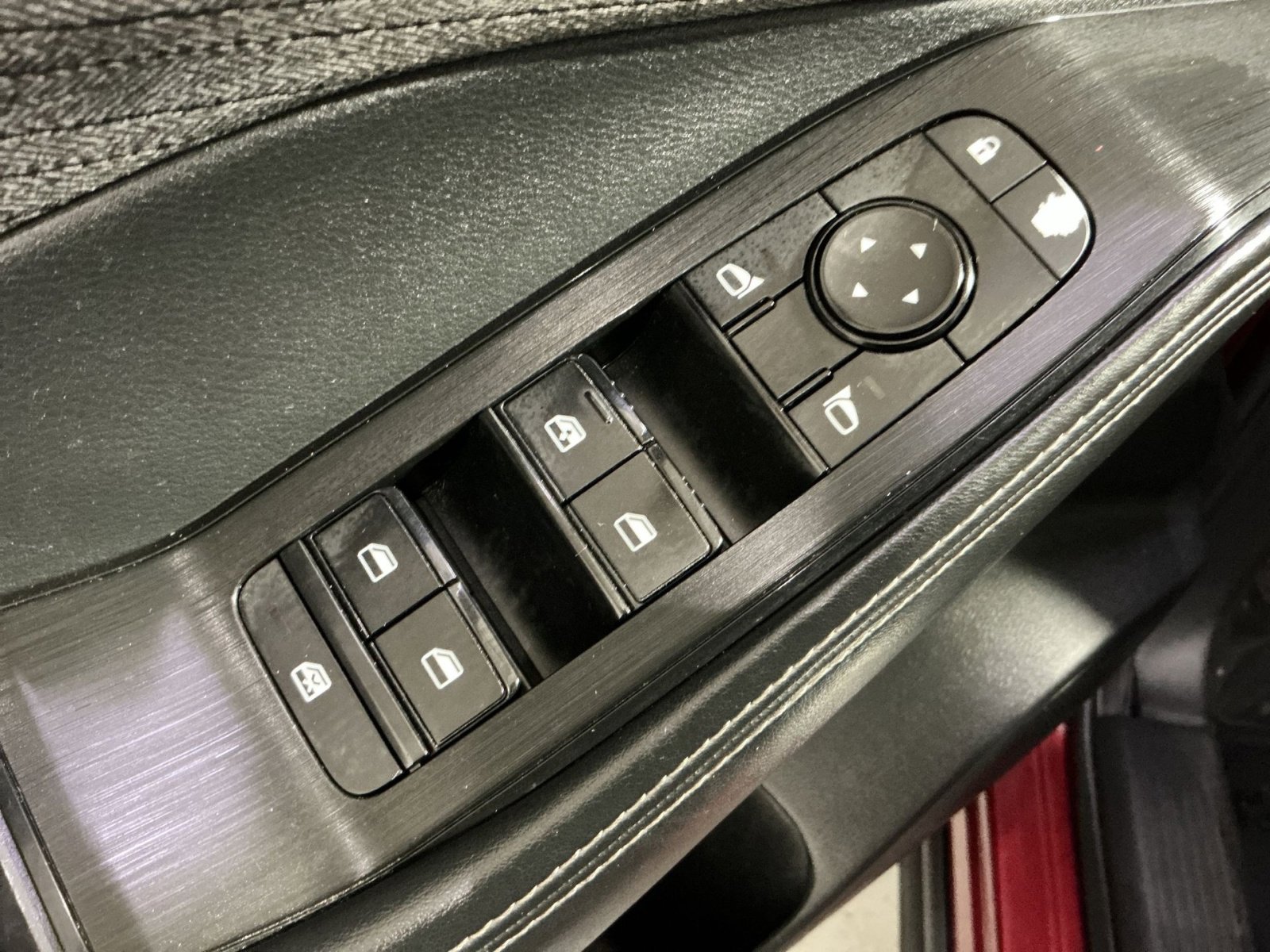 Used 2022 Nissan Rogue SV image 23