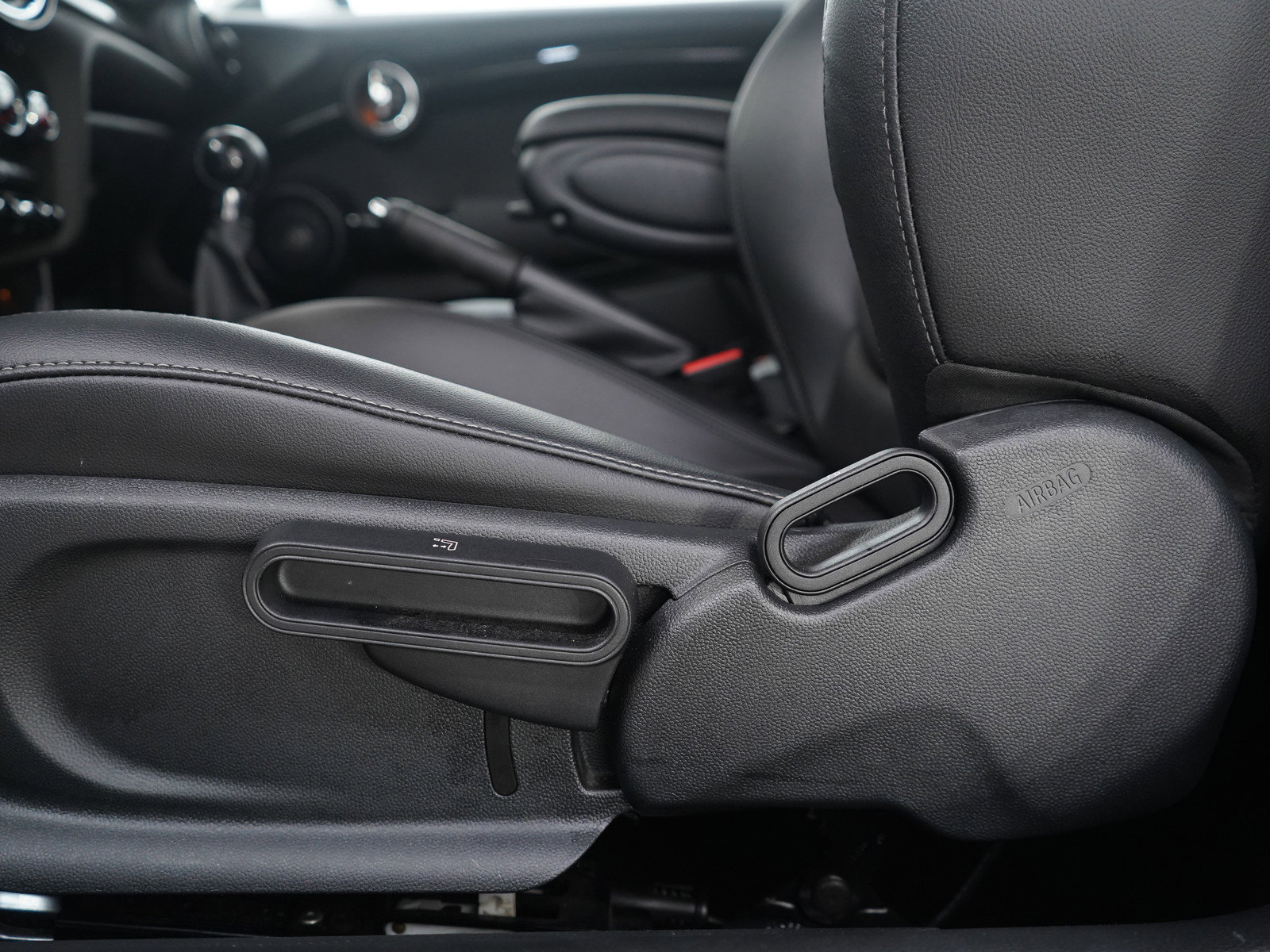 Used 2018 MINI Cooper S image 19