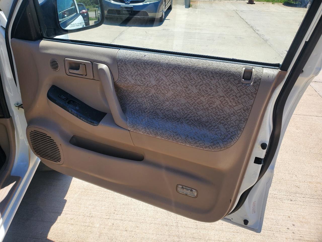 Used 2000 Isuzu Rodeo S RWD image 6