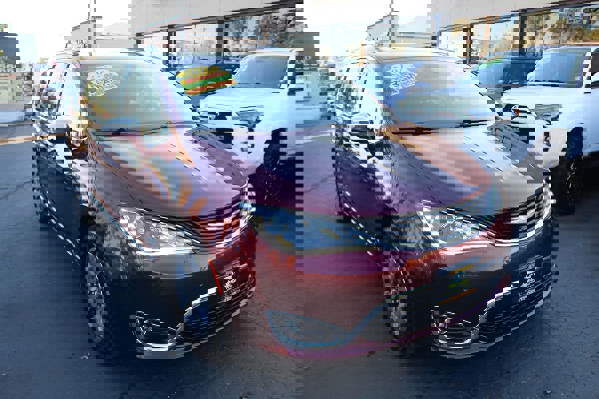 Used 2017 Chrysler Pacifica Platinum image 8