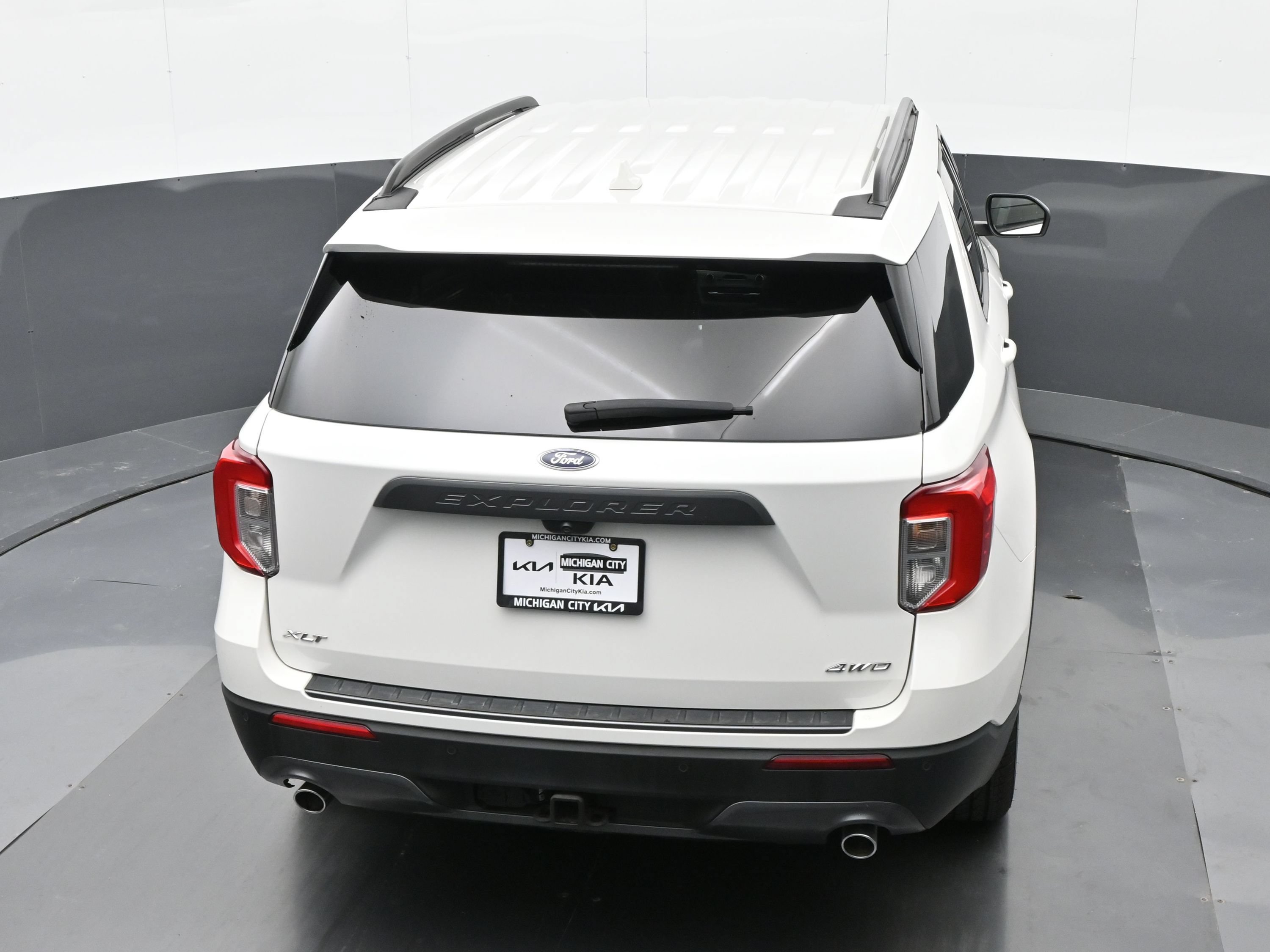 Used 2023 Ford Explorer XLT w/ Equipment Group 202A AWD/4WD image 31