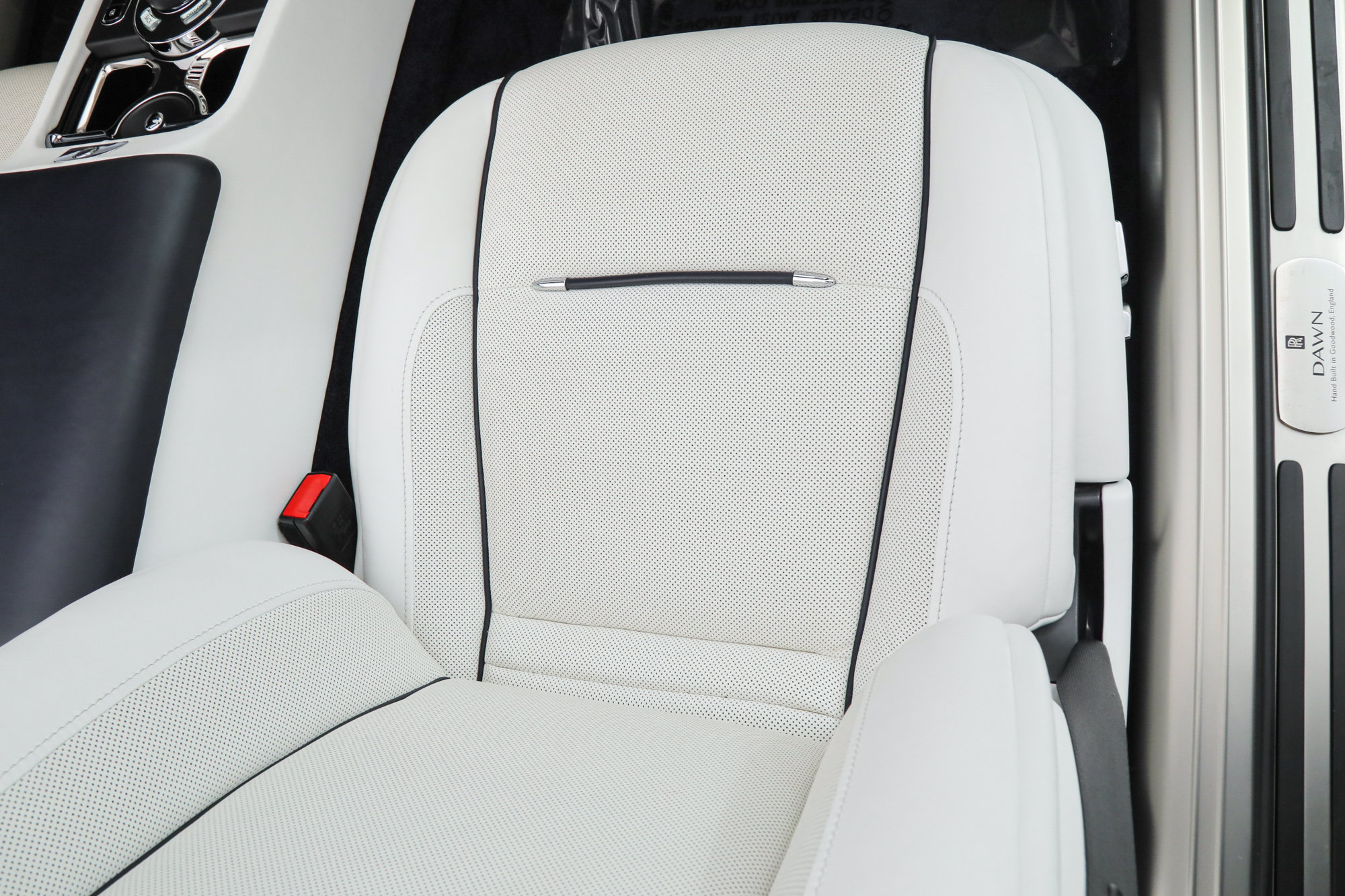 Used 2017 Rolls-Royce Dawn RWD image 26