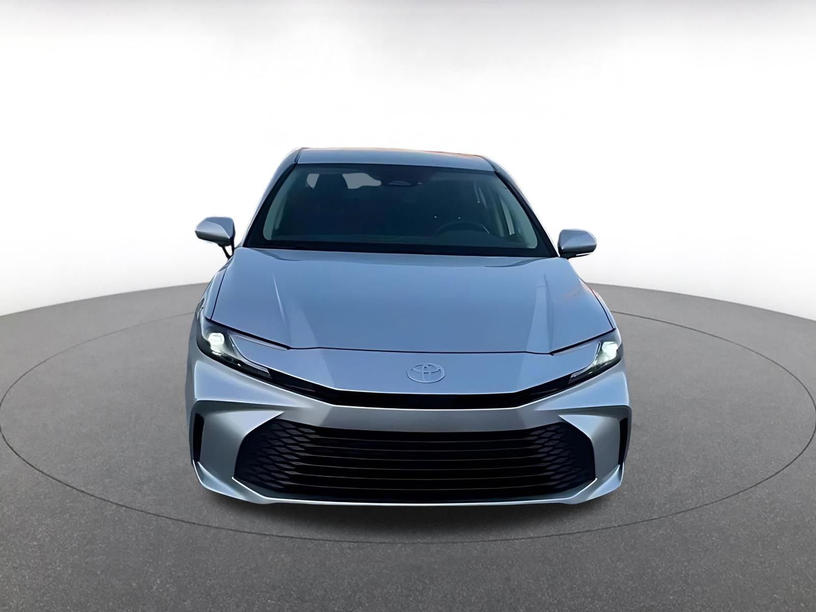 Used 2025 Toyota Camry LE image 4