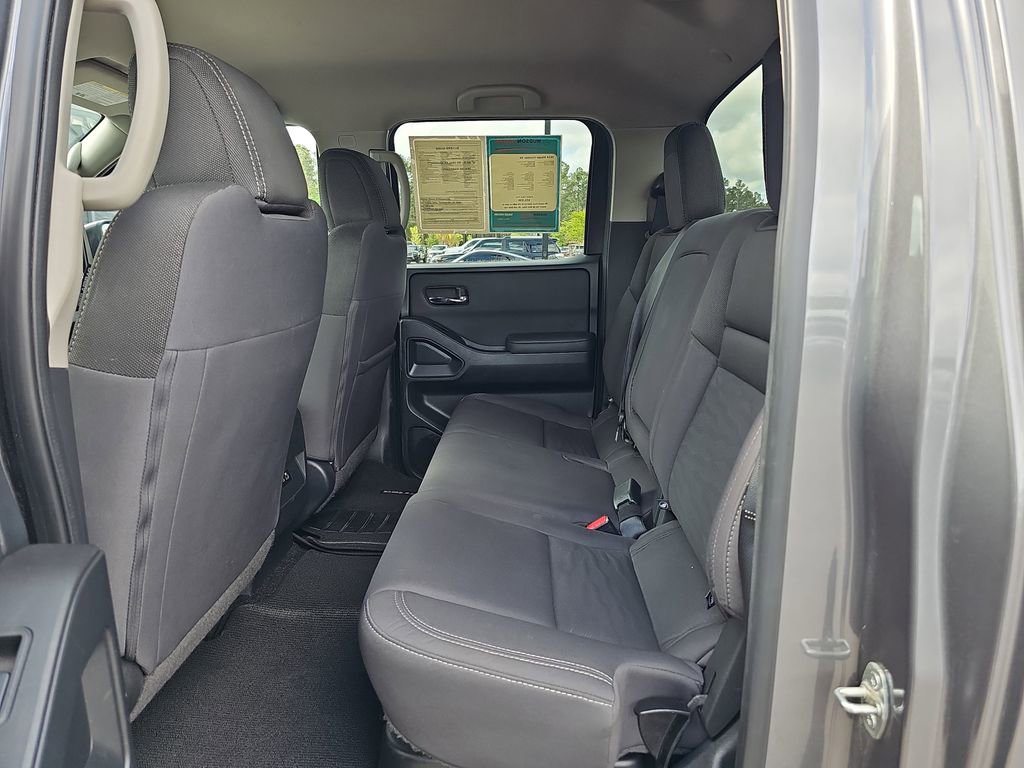 Used 2024 Nissan Frontier SV AWD/4WD image 17