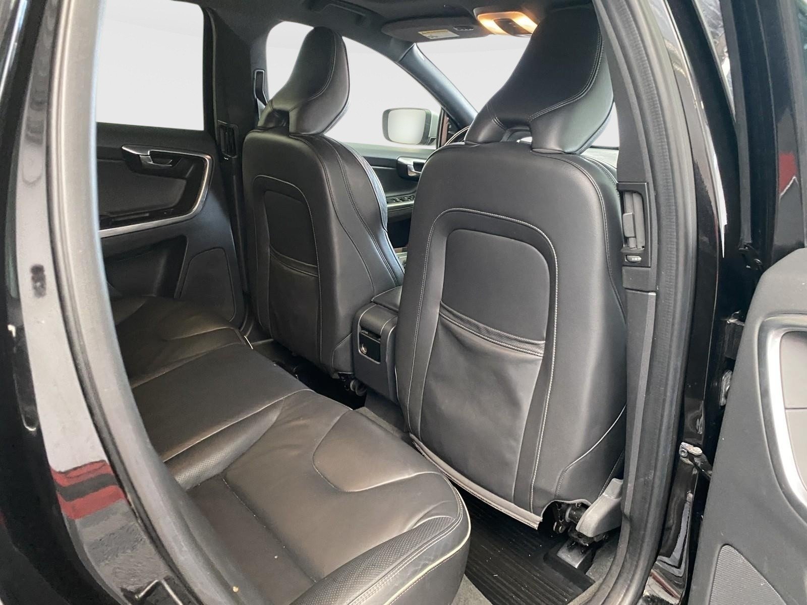 Used 2016 Volvo XC60 T6 R-Design w/ Proximity Package AWD/4WD image 11